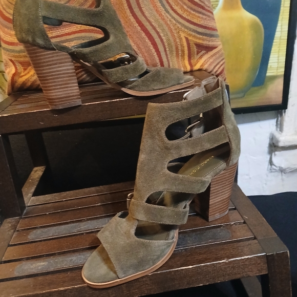 Get ready for fall with open toe strappy shoes - Picture 7 of 11